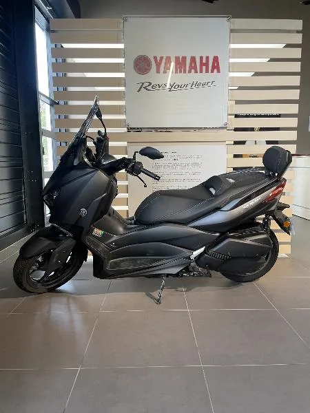 XMAX 300