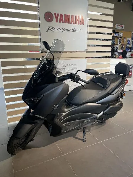 XMAX 300