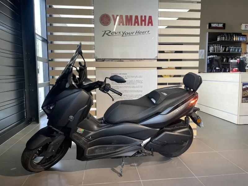 XMAX 300