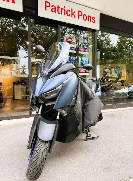 XMAX 300
