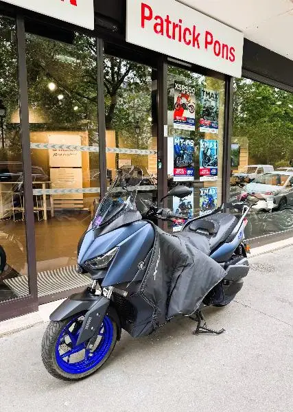 XMAX 300