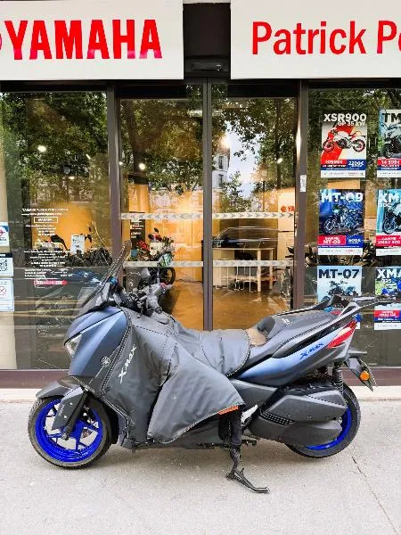 XMAX 300