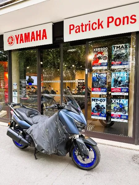 XMAX 300
