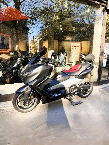 XP TMAX 560