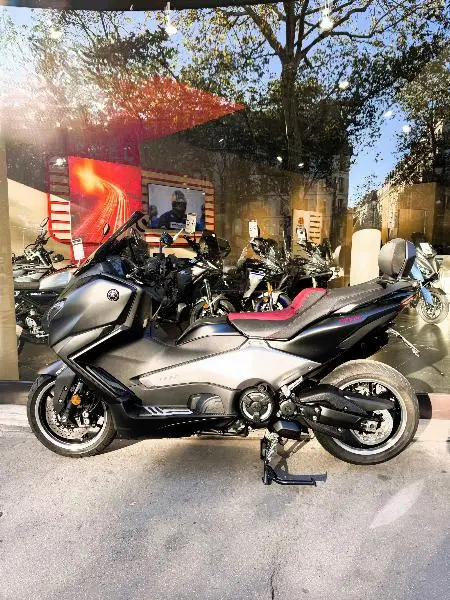 XP TMAX 560