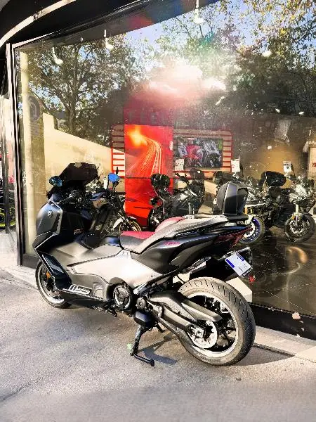 XP TMAX 560