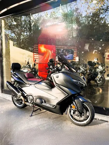 XP TMAX 560