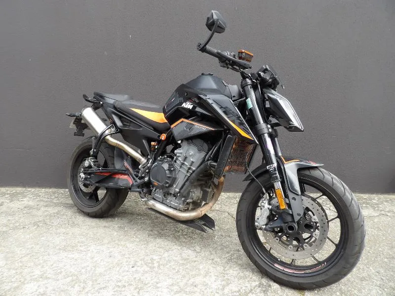 890 DUKE