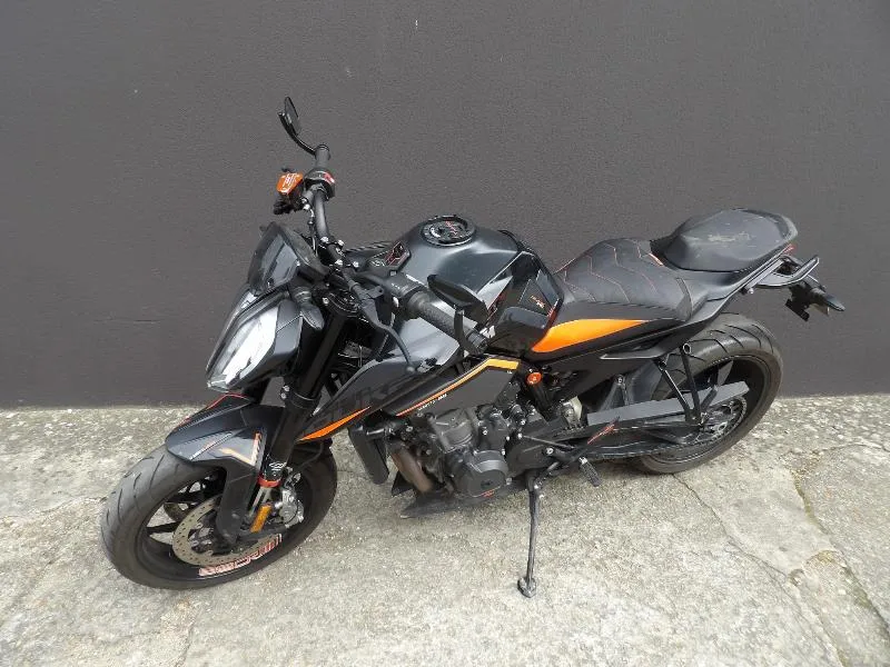 890 DUKE