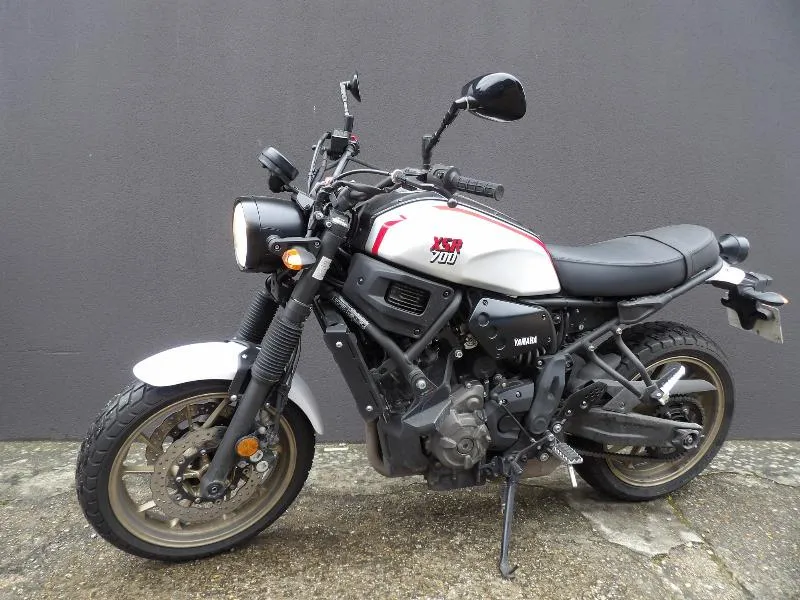 XSR 700 XTRIBUTE