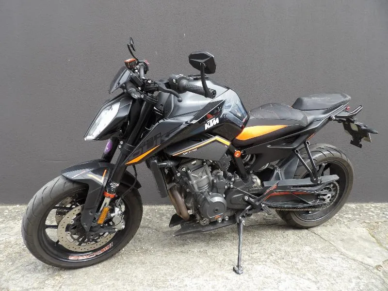 890 DUKE