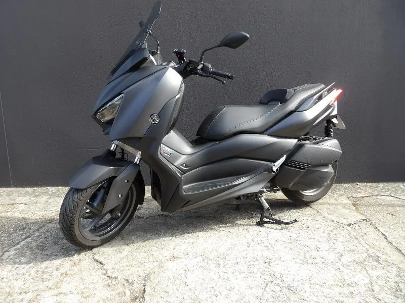 X MAX 300