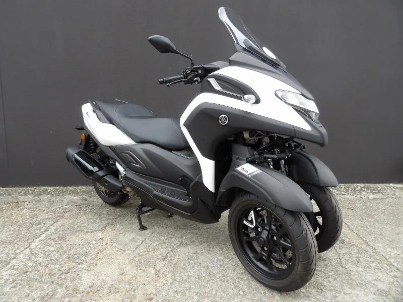 TRICITY 300