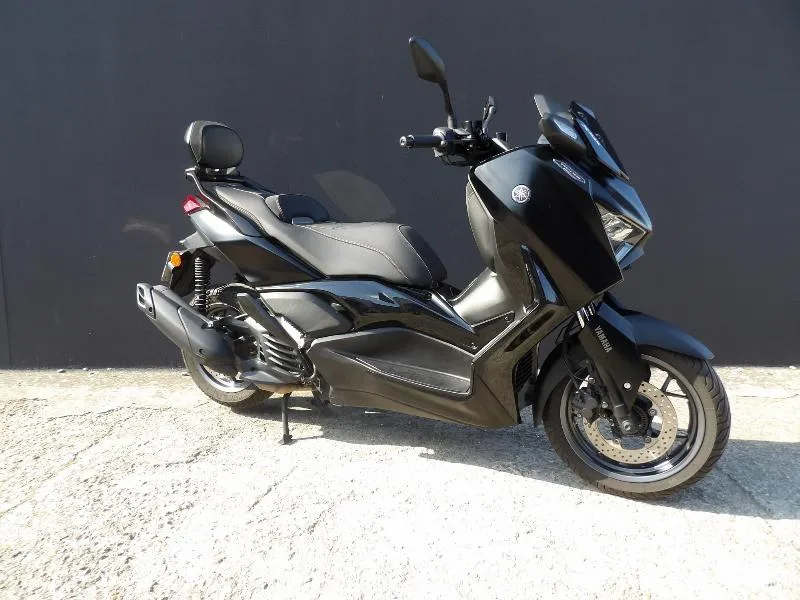 XMAX 125