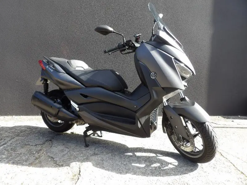 XMAX 300