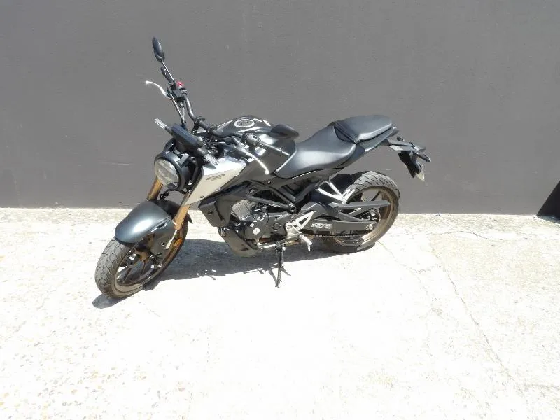 CB 125  R