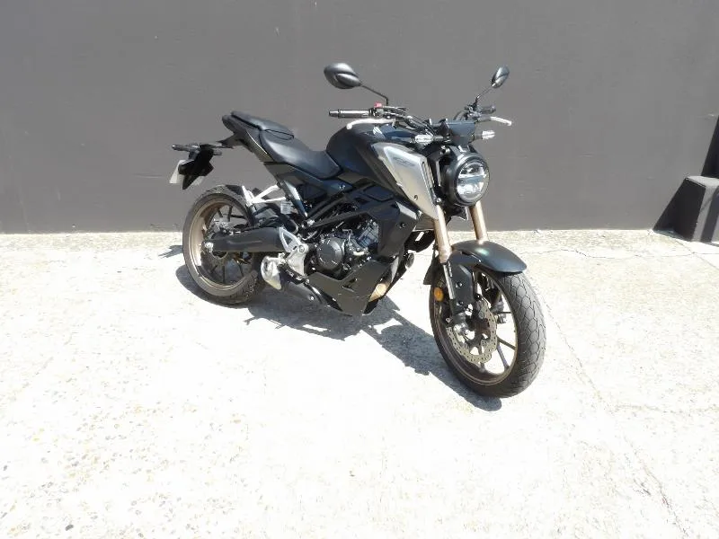 CB 125  R