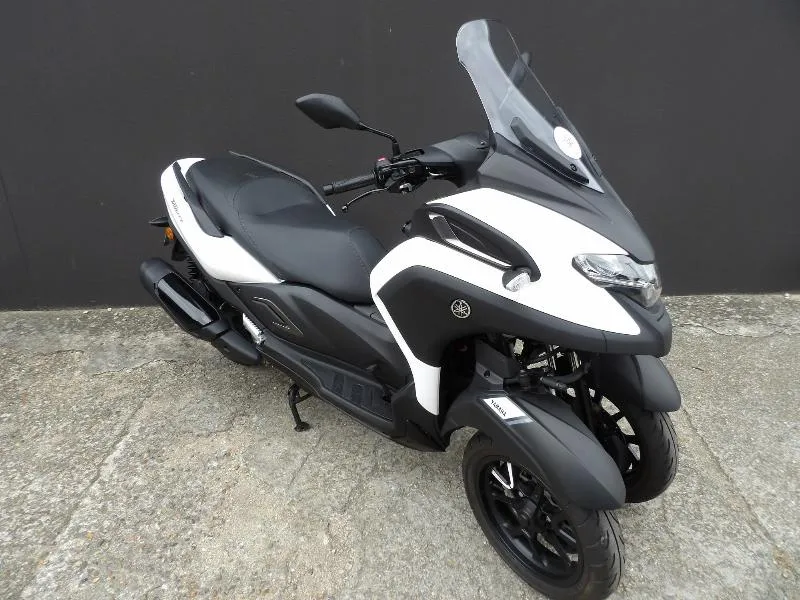 TRICITY 300