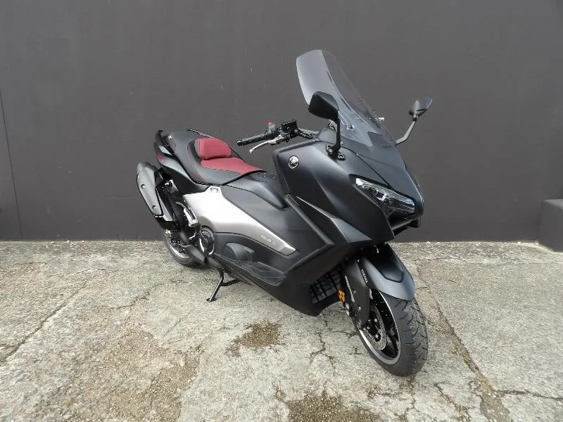 XP TMAX 560