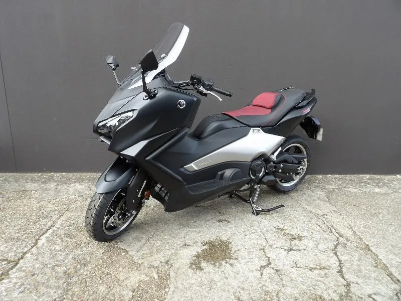 XP TMAX 560