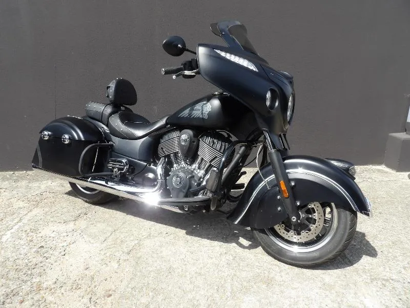 CHIEFTAIN DARK HORSE 1800