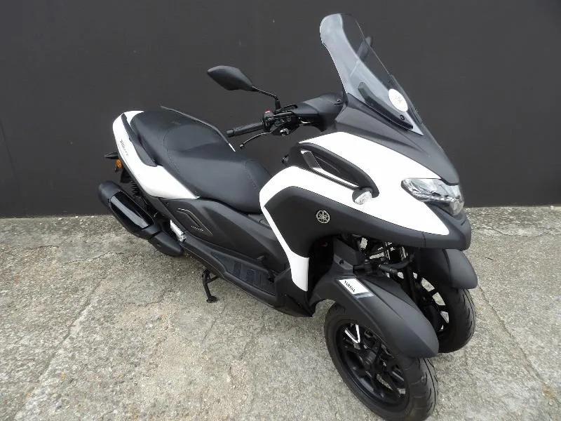 TRICITY 300