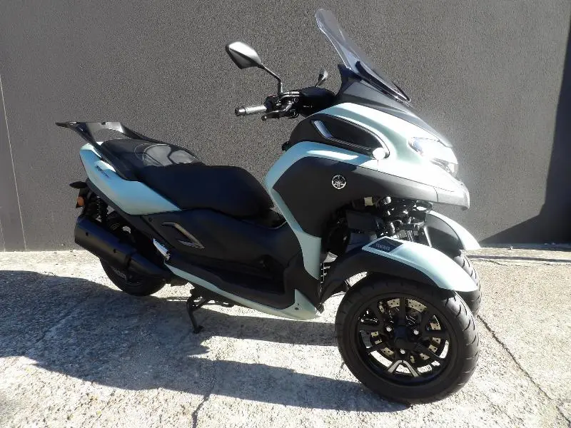 TRICITY 300