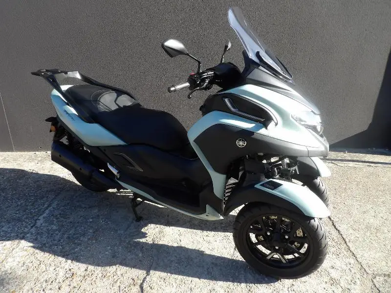 TRICITY 300