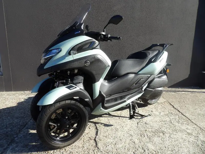 TRICITY 300