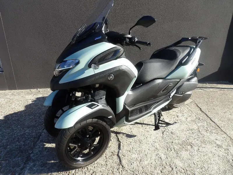 TRICITY 300