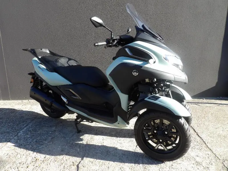 TRICITY 300