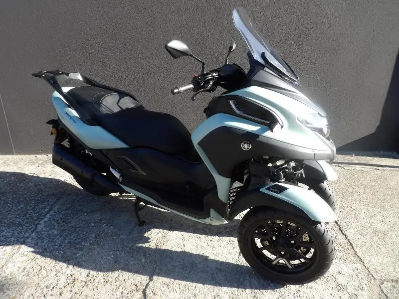 TRICITY 300