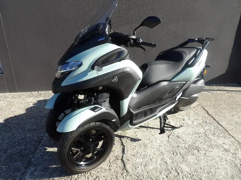 TRICITY 300