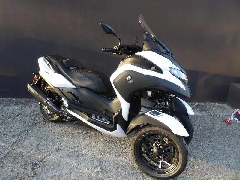 TRICITY 300