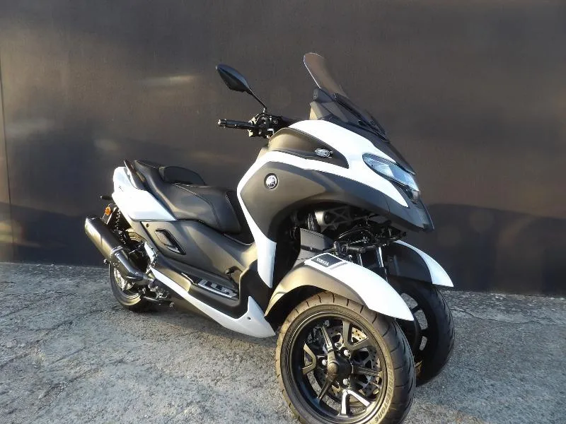 TRICITY 300