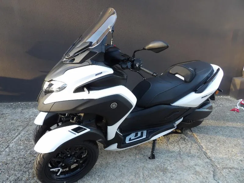TRICITY 300