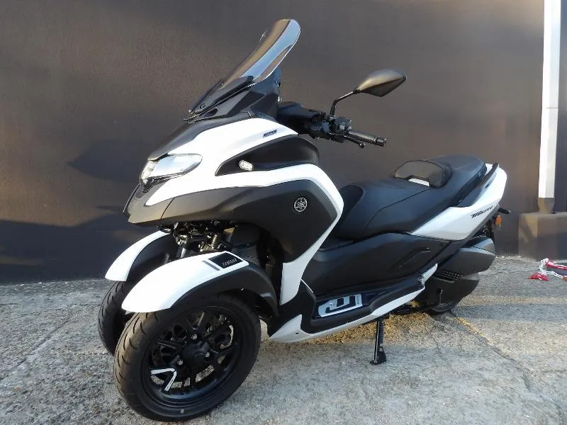 TRICITY 300