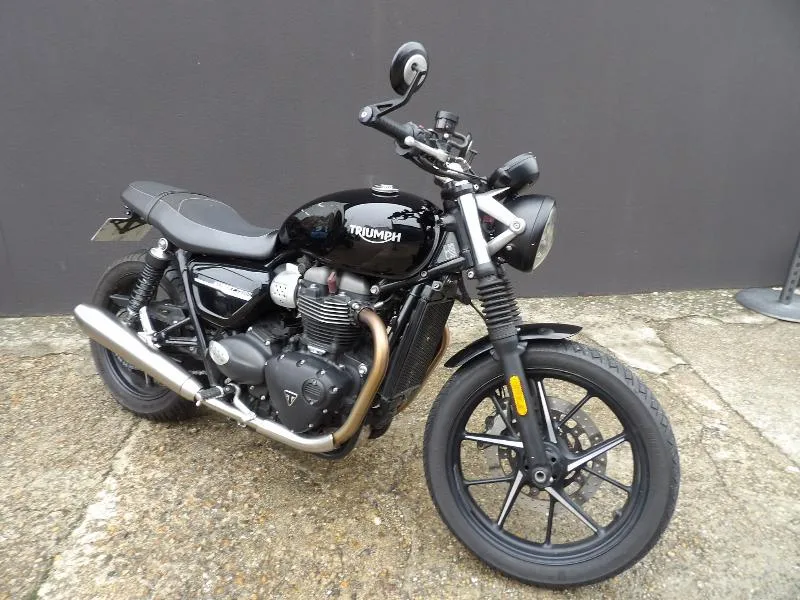 STREET TWIN  900