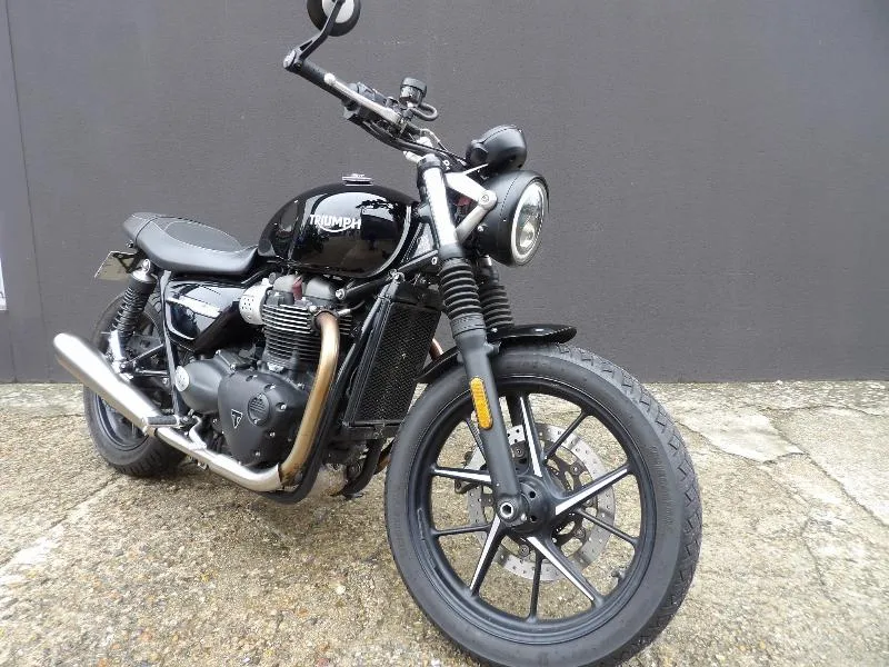 STREET TWIN  900