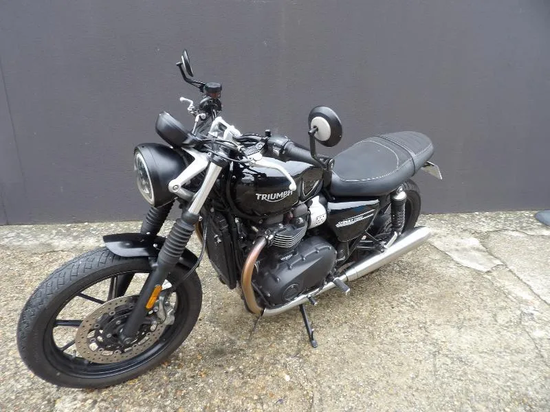 STREET TWIN  900