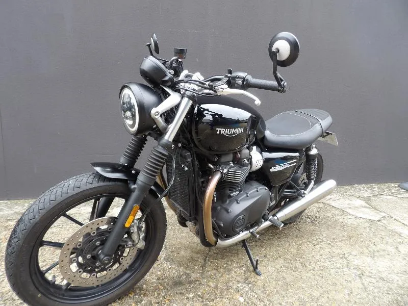 STREET TWIN  900