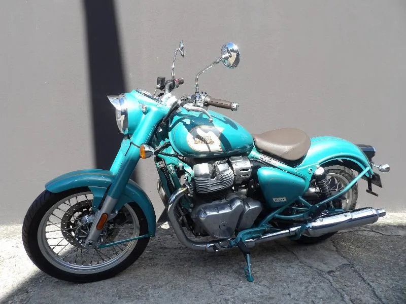CLASSIC 650  A2  NEO RETRO