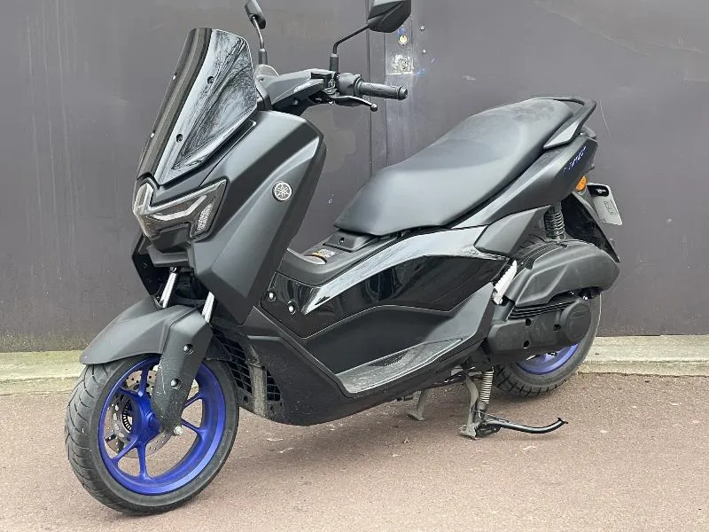 NMAX 125  1ERE MAIN  LOA POSSIBLE