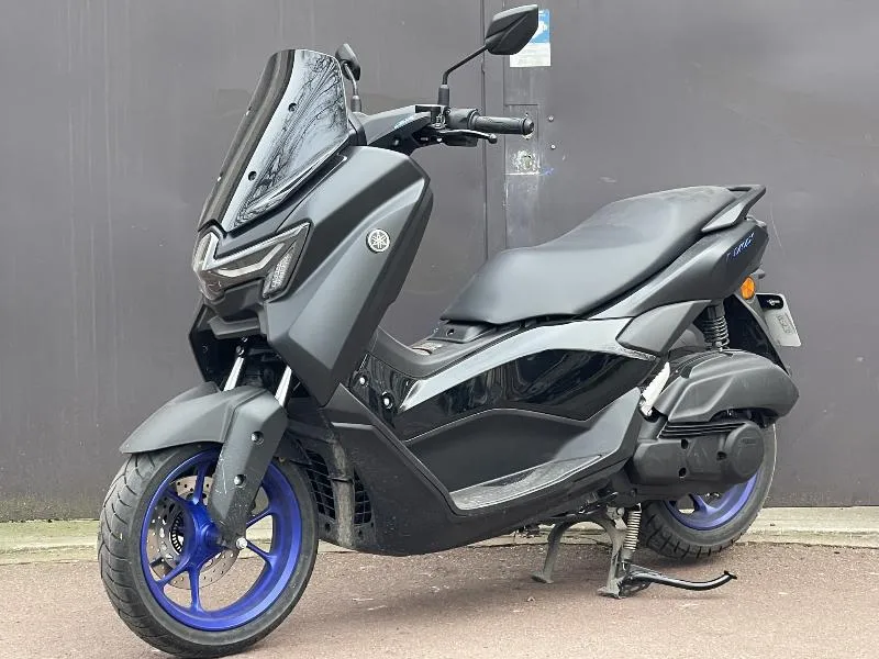 NMAX 125  1ERE MAIN  LOA POSSIBLE