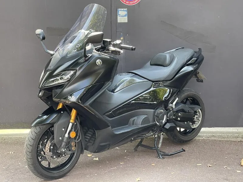 TMAX 560 TECH MAX  1ERE MAIN  GARANTIE 2030