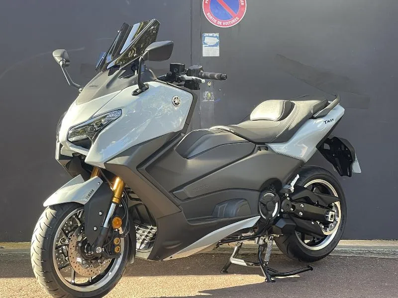 TMAX 560 TECH MAX  1ERE MAIN  ALARME