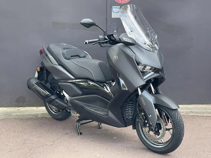 XMAX 300  1ERE MAIN  143.72MOIS