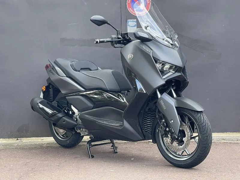 XMAX 300  1ERE MAIN  143.72MOIS
