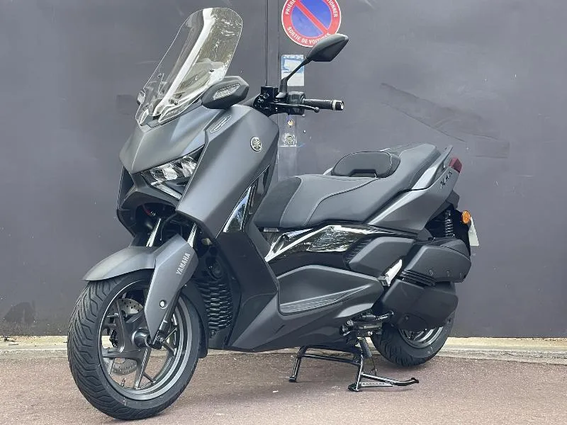 XMAX 300  1ERE MAIN  143.72MOIS