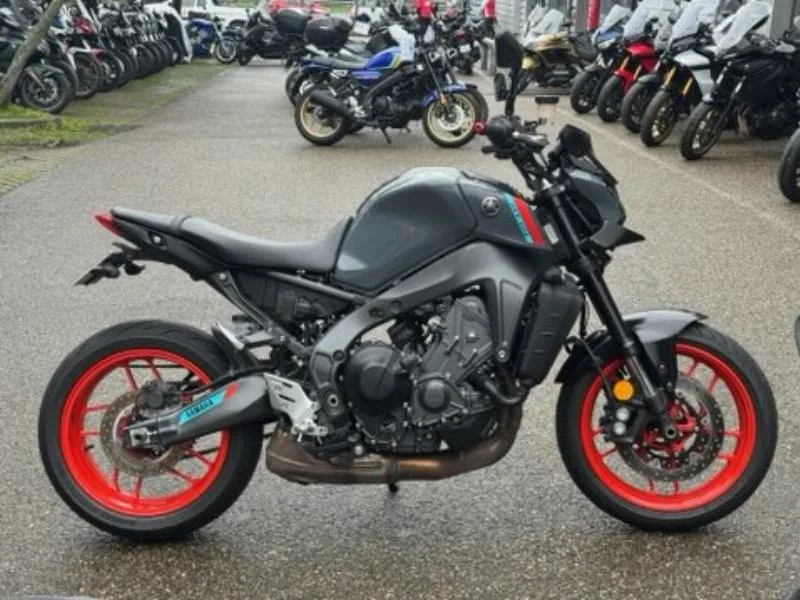MT09